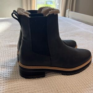 Toms Black Chelsea Boots with Cream Fur Lining